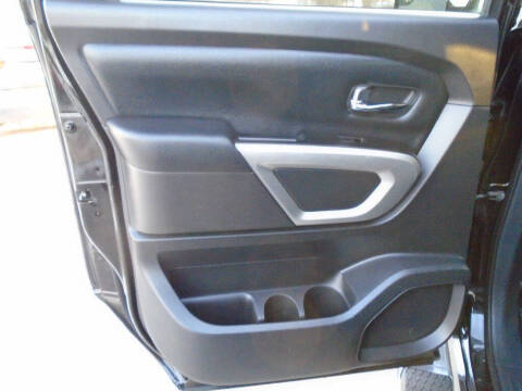 2017 Nissan Titan SV