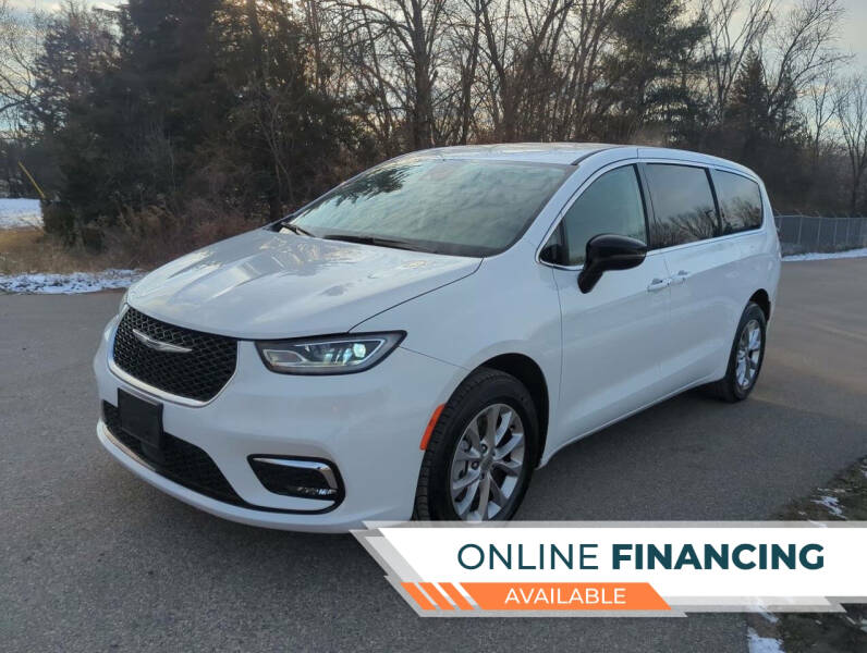 2024 Chrysler Pacifica Touring L's photo