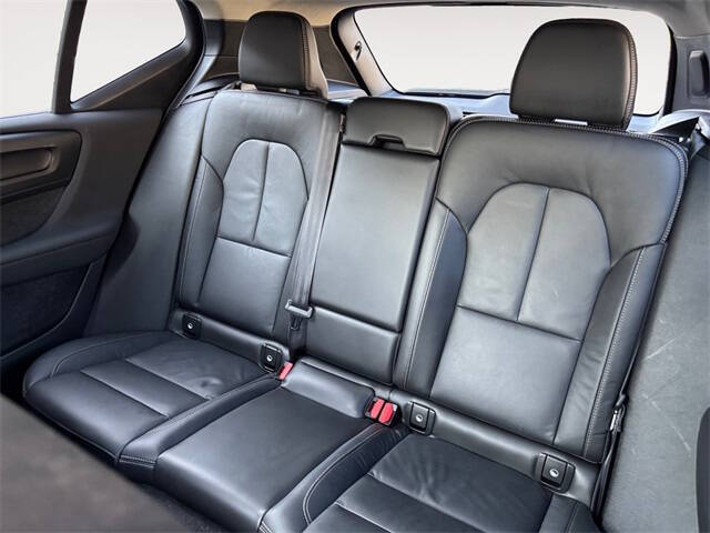 2023 Volvo XC40 B5 Plus Bright Theme