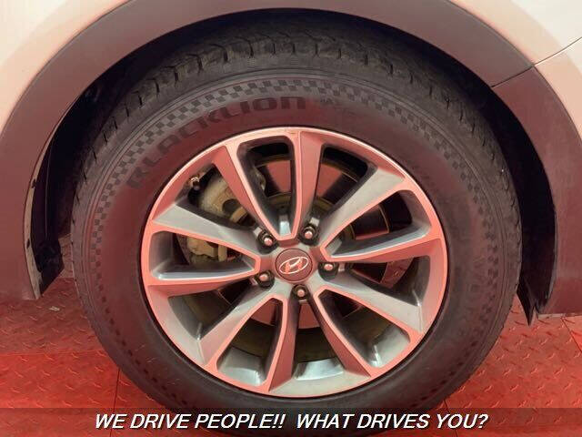 2017 Hyundai Santa Fe SE