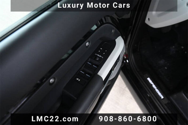 2023 Land Rover Defender 130 X-Dynamic SE