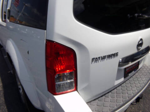 2010 Nissan Pathfinder LE