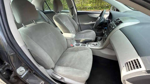 2011 Toyota Corolla LE