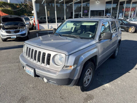 2014 Jeep Patriot for sale at APX Auto Brokers in Edmonds WA