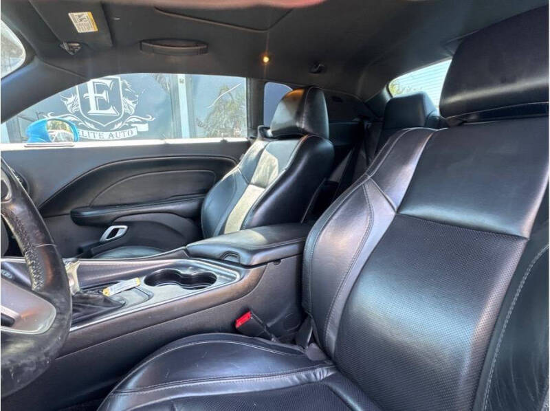 2015 Dodge Challenger SXT Plus