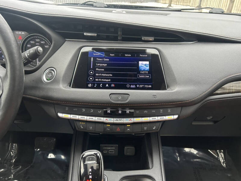 2020 Cadillac XT4 Premium Luxury