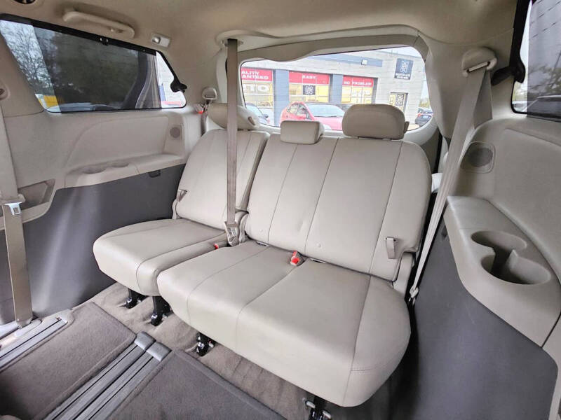 2011 Toyota Sienna XLE 8-Passenger