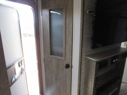 2022 Forest River 270FKS