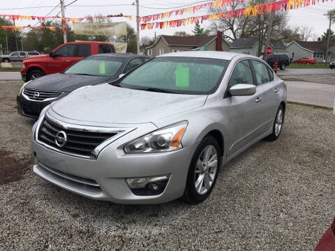 2015 Nissan Altima for sale at Antique Motors in Plymouth IN