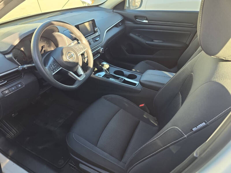 2022 Nissan Altima S's photo