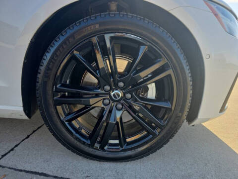 2024 Volvo S60 B5 Plus Black Edition