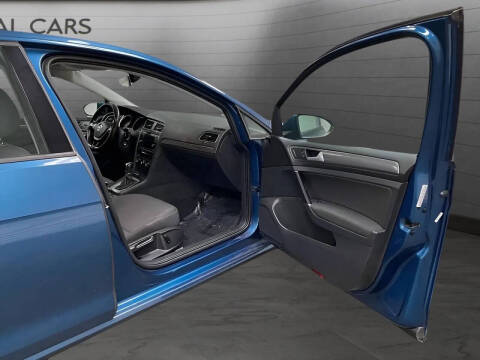2019 Volkswagen Golf SE