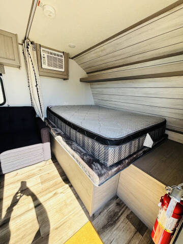 2023 Coleman Lantern 17B