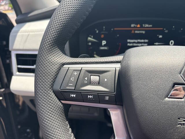 2025 Mitsubishi Outlander SE