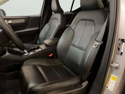 2025 Volvo XC40 B5 Plus Bright Theme