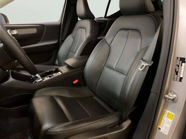 2025 Volvo XC40 B5 Plus Bright Theme