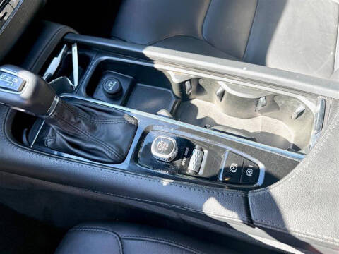 2020 Volvo XC90 T5 Momentum