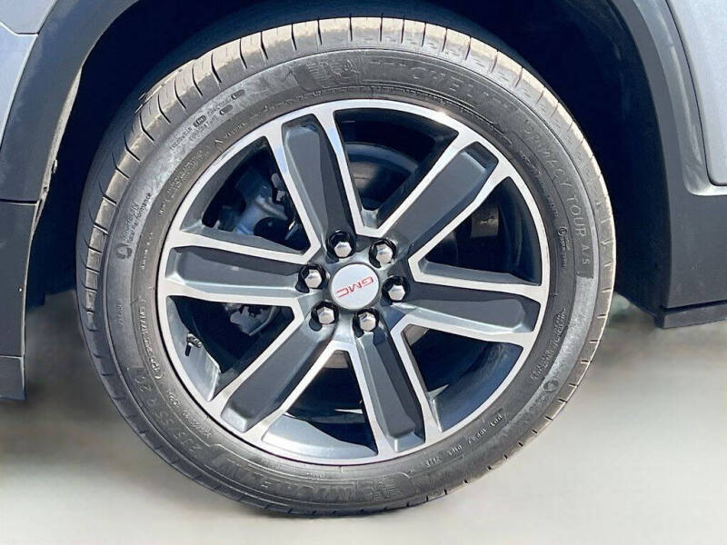 2023 GMC Acadia SLT