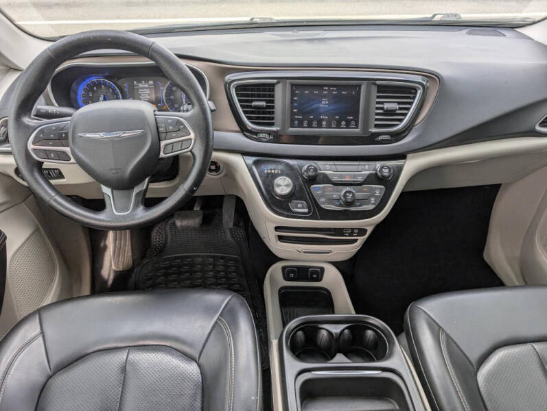 2020 Chrysler Voyager LXi