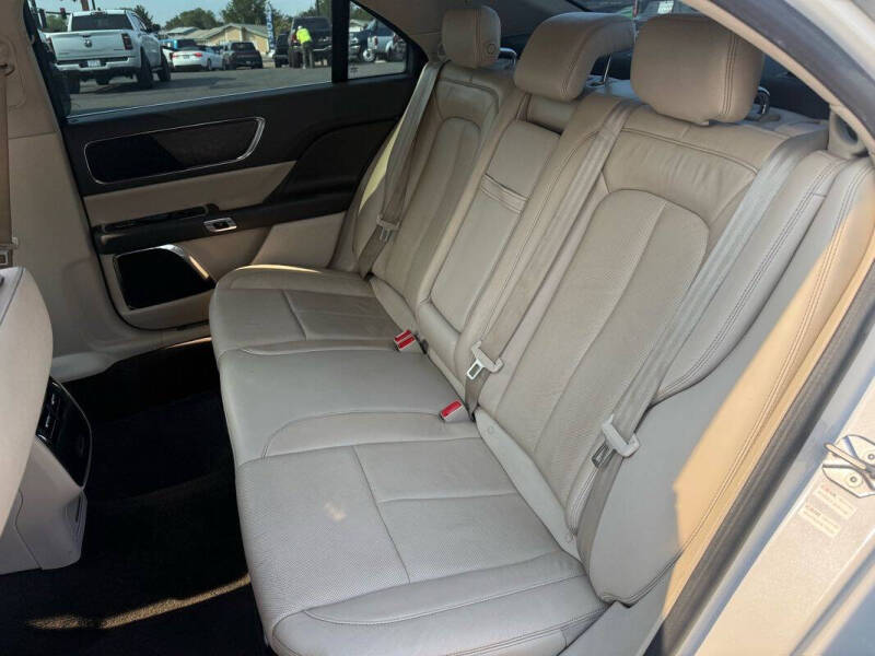 2017 Lincoln Continental Select