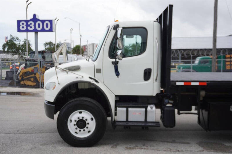 2015 Freightliner M2 106