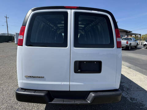 2022 Chevrolet Express 2500