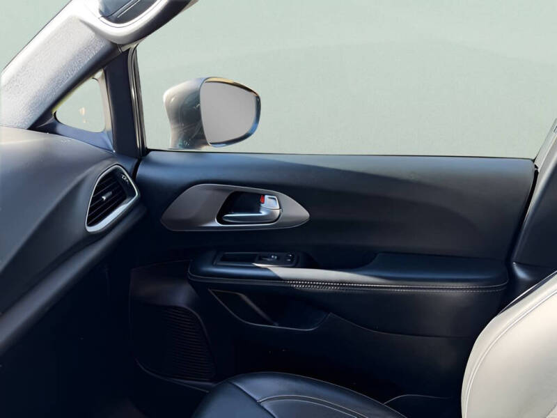 2020 Chrysler Pacifica AWD LAUNCH EDITION - Photo 17