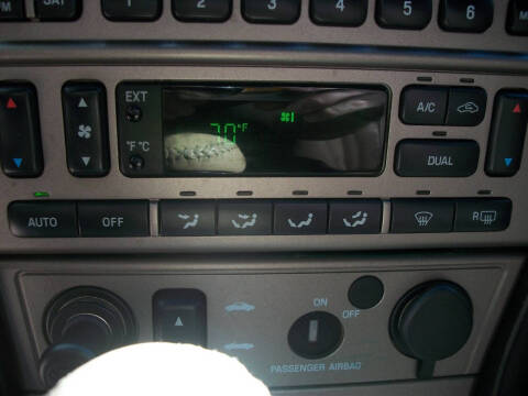 2005 Ford Thunderbird Deluxe