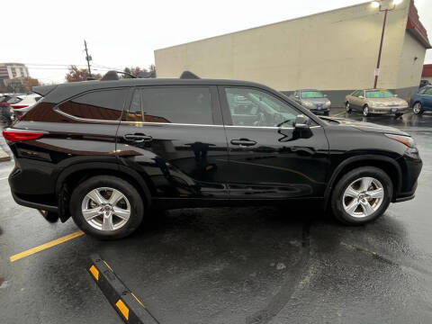 2020 Toyota Highlander LE