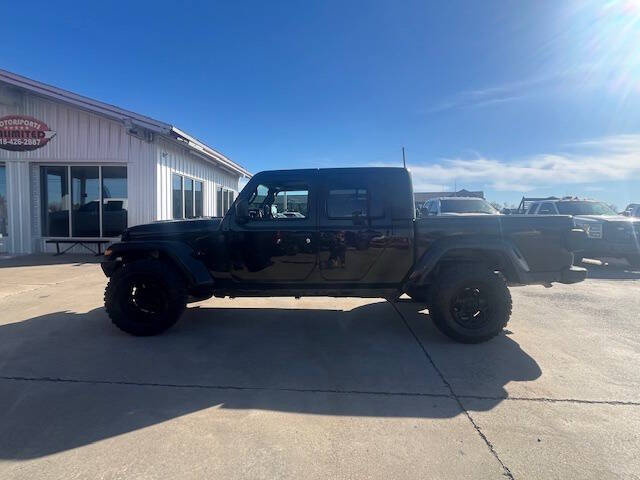 2023 Jeep Gladiator Sport S's photo