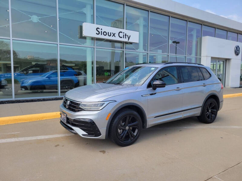 2023 Volkswagen Tiguan SE R-Line Black