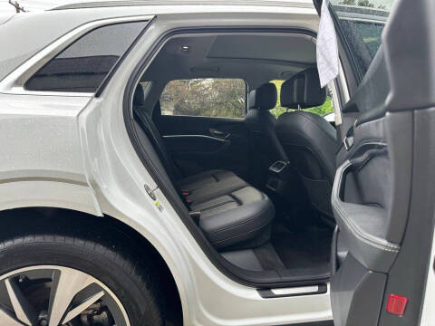 2024 Audi Q8 e-tron quattro Premium Plus