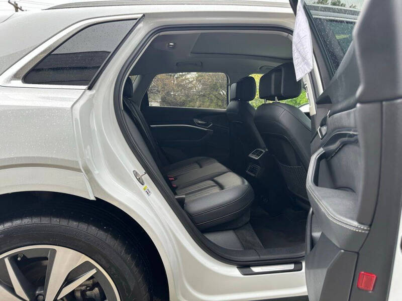 2024 Audi Q8 e-tron quattro Premium Plus