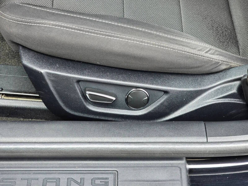 2017 Ford Mustang V6