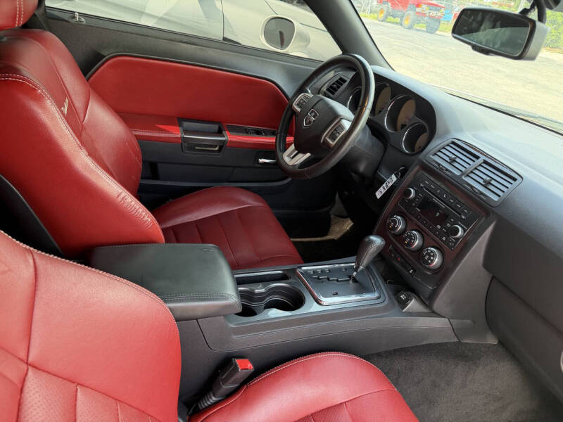 2013 Dodge Challenger SXT Plus