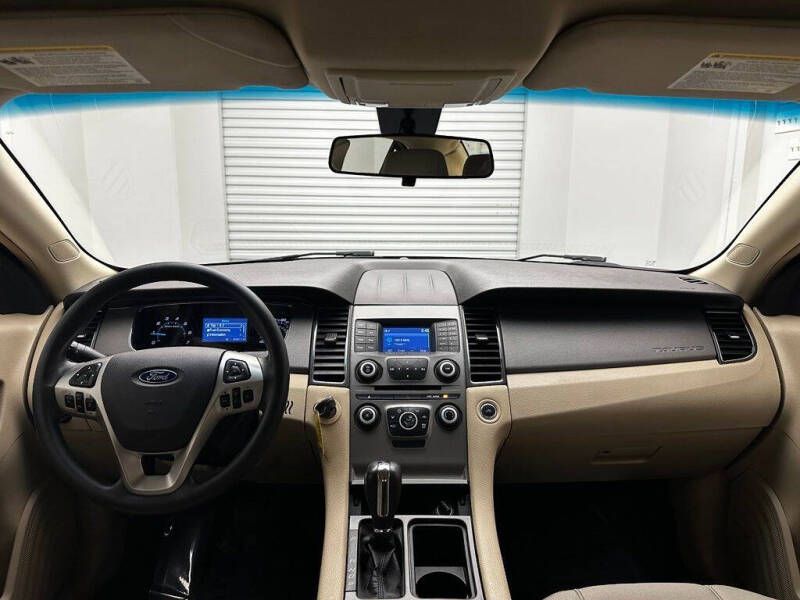 2017 Ford Taurus SE