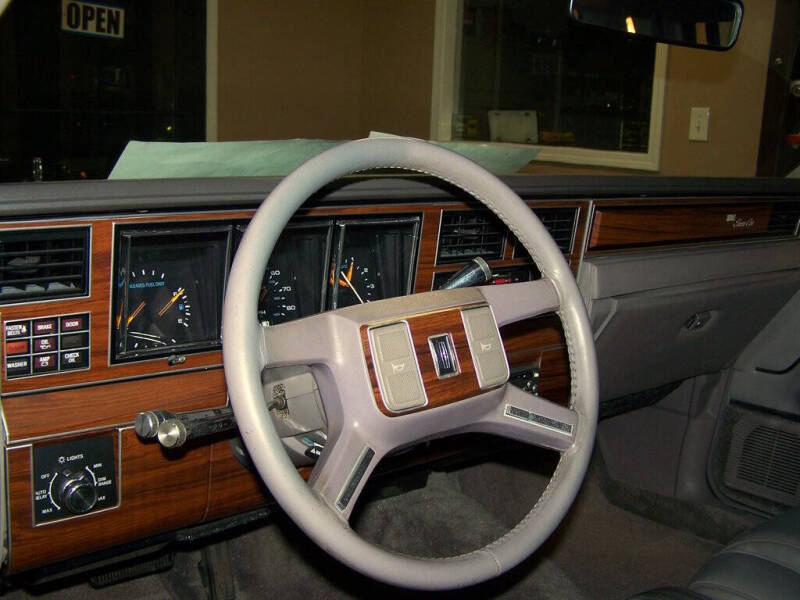 1988 Lincoln Town Car Signature