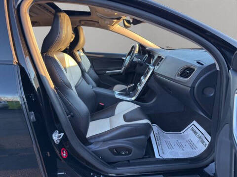 2017 Volvo V60 Cross Country T5 Premier