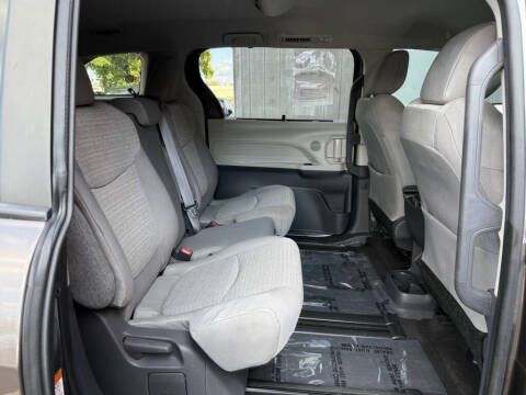 2021 Toyota Sienna LE 8-Passenger