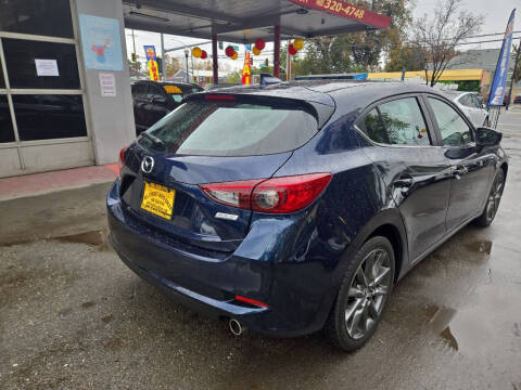 2018 Mazda MAZDA3 Touring