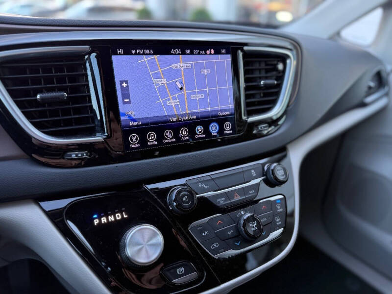 2017 Chrysler Pacifica Touring-L Plus