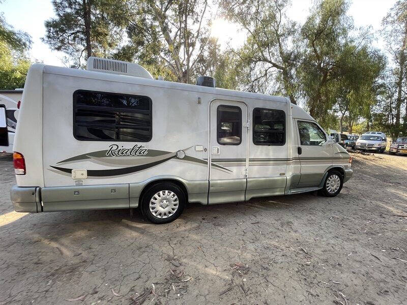 2002 Winnebago Rialta
