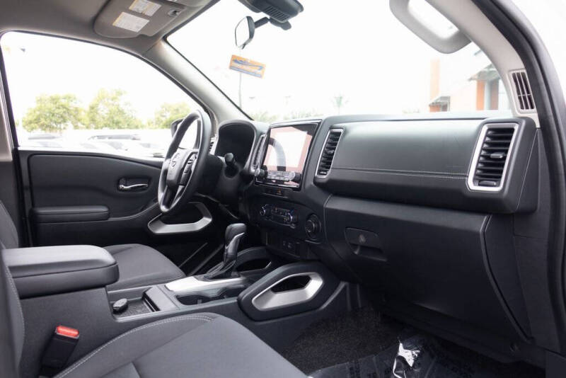 2022 Nissan Frontier SV