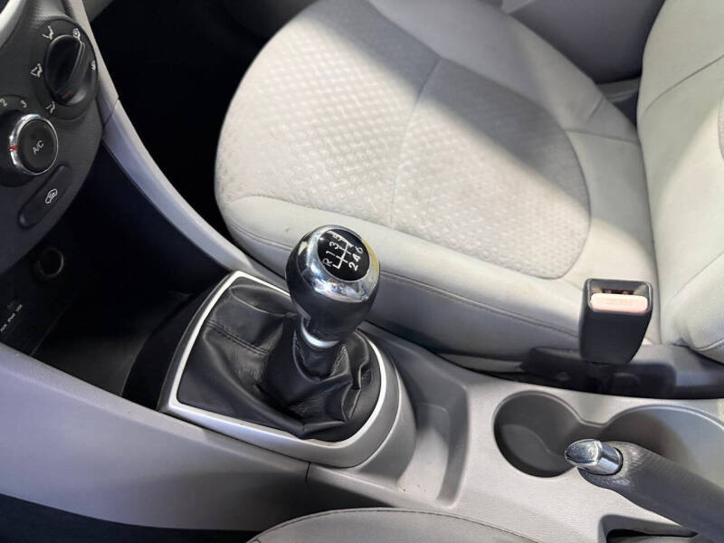 2012 Hyundai Accent SE