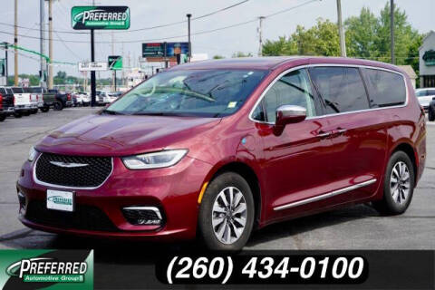 2022 Chrysler Pacifica Hybrid for sale at Preferred Auto Fort Wayne in Fort Wayne IN