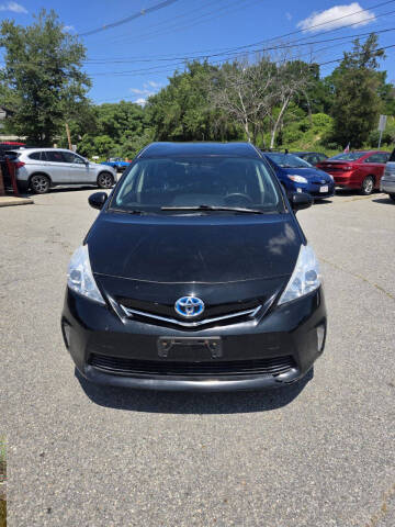 2014 Toyota Prius v Five