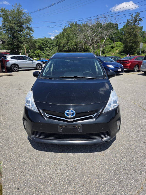 2014 Toyota Prius v Five