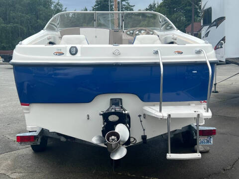 2004 Bayliner 210 CU