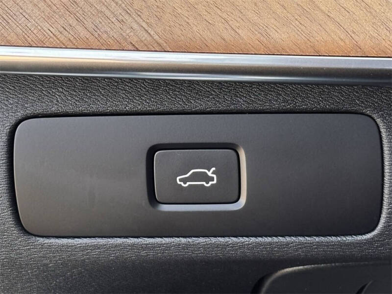 2023 Volvo XC90 B5 Plus Bright Theme