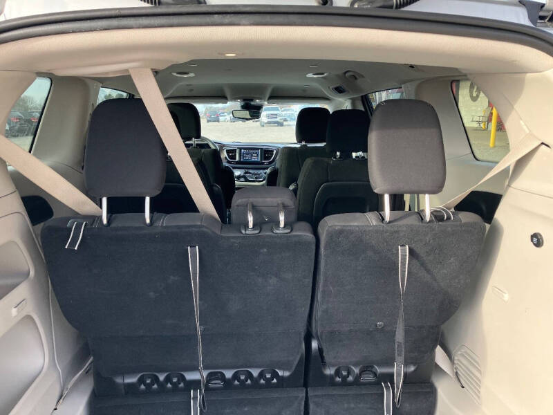 2023 Chrysler Voyager LX